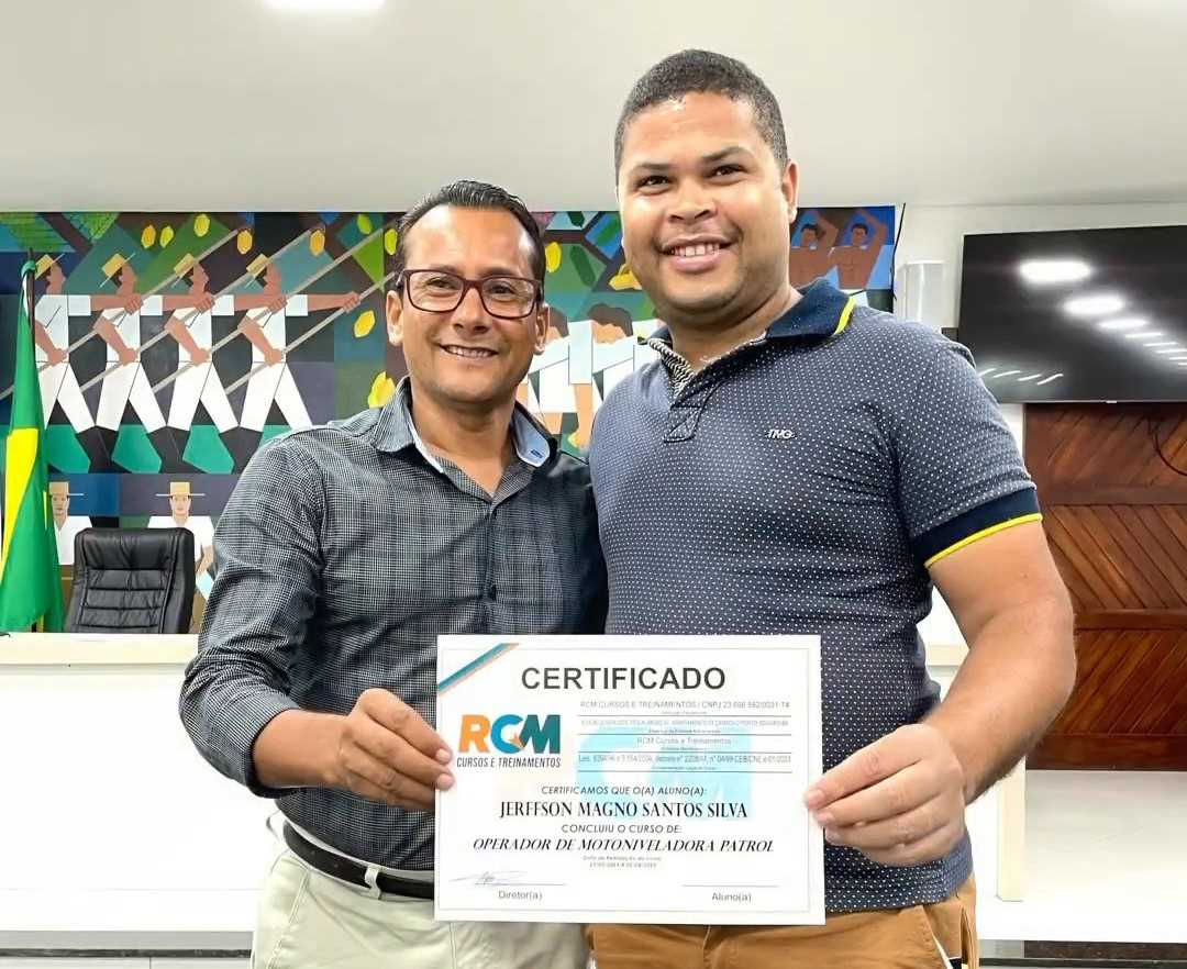 Camacã: Prefeito Paulo do Gás participa da entrega de certificados do curso de máquinas pesadas